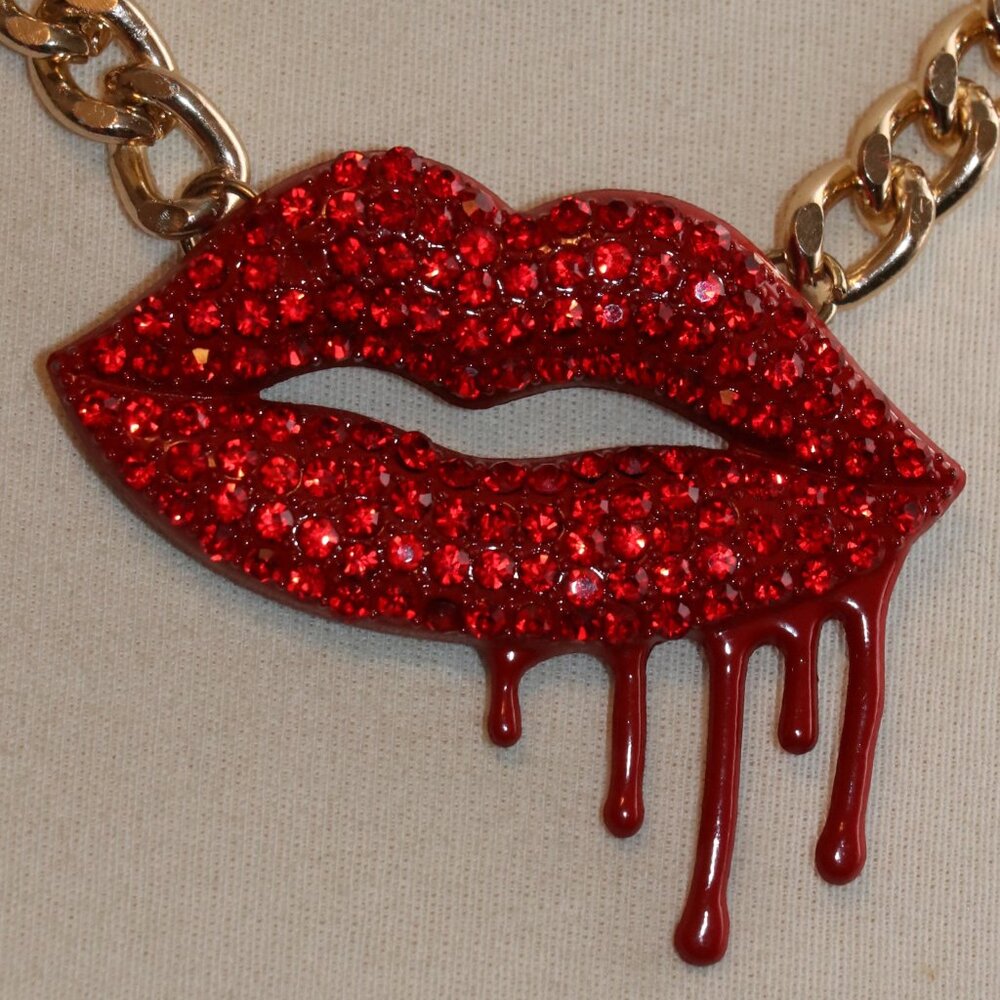 Bleeding Lips Rhinestone Studded Lips on a Gold Tone Choker Chain - Picture 2 of 5